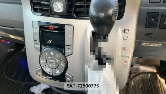 Toyota VOXY 2007-08 8281403-14