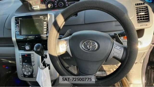 Toyota VOXY 2007-08 8281403-16