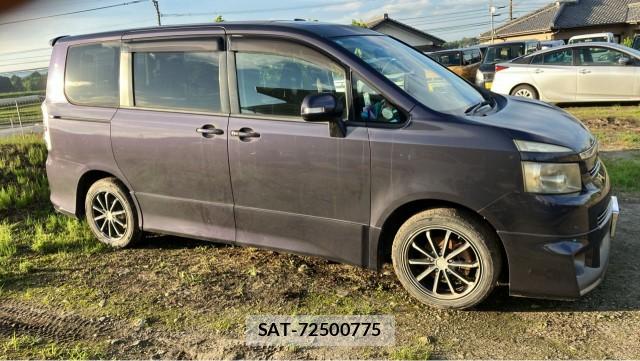 Toyota VOXY 2007-08 8281403-3