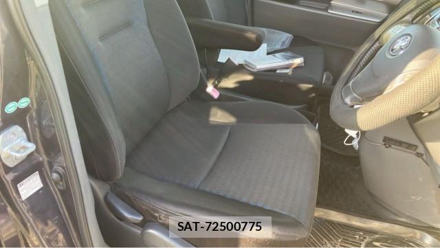 Toyota VOXY 2007-08 8281403-5