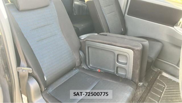Toyota VOXY 2007-08 8281403-6