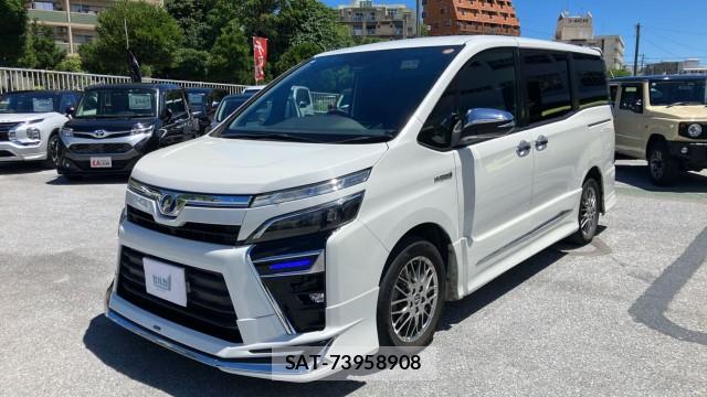 Toyota VOXY 2018-06 8281411-0