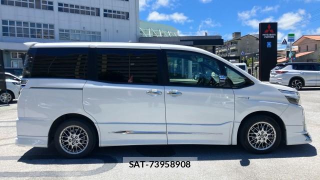 Toyota VOXY 2018-06 8281411-10