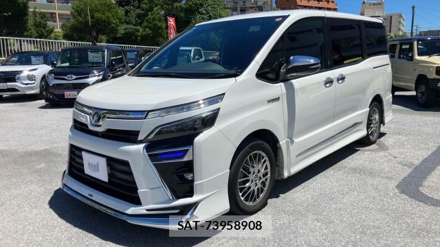 Toyota VOXY 2018-06 8281411-11
