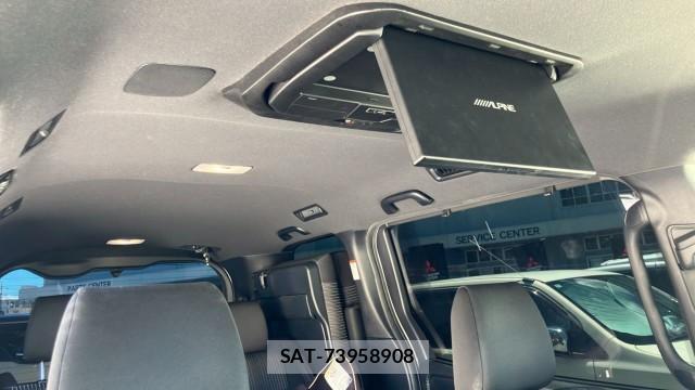 Toyota VOXY 2018-06 8281411-15