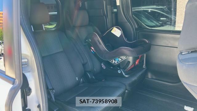 Toyota VOXY 2018-06 8281411-6