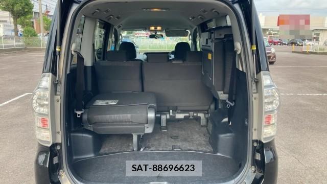 Toyota VOXY 2010-07 8281428-17