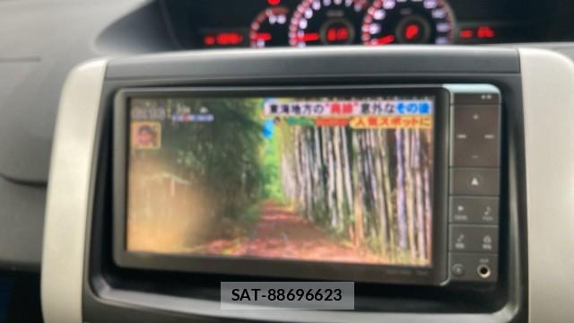 Toyota VOXY 2010-07 8281428-4