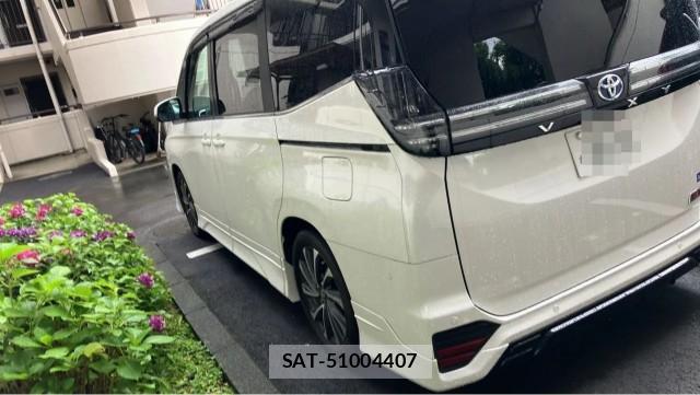 Toyota VOXY 2023-10 8281506-13