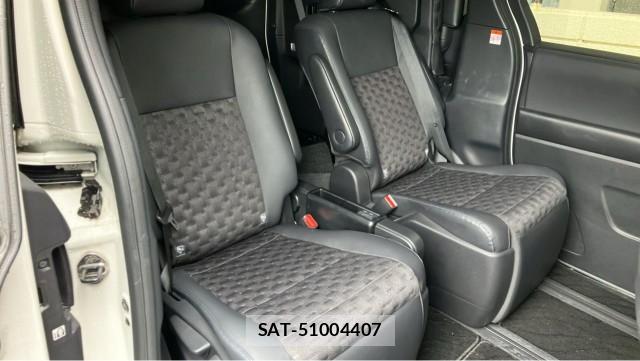 Toyota VOXY 2023-10 8281506-6