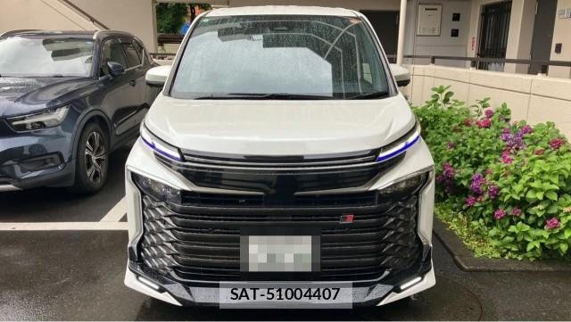 Toyota VOXY 2023-10 8281506-9