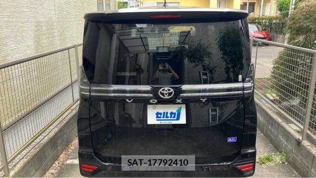 Toyota VOXY 2023-07 8281539-1