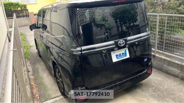 Toyota VOXY 2023-07 8281539-13