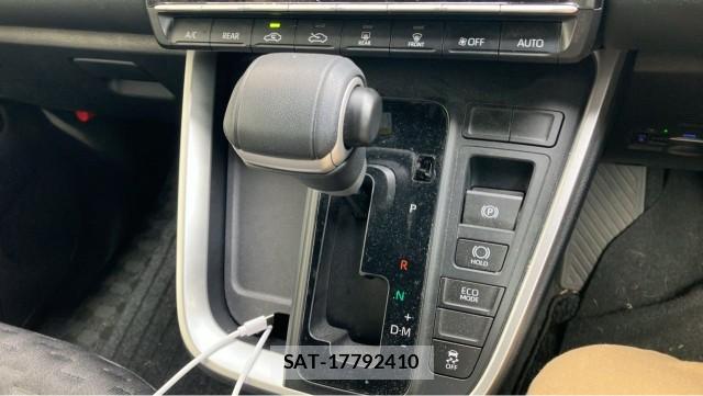 Toyota VOXY 2023-07 8281539-14