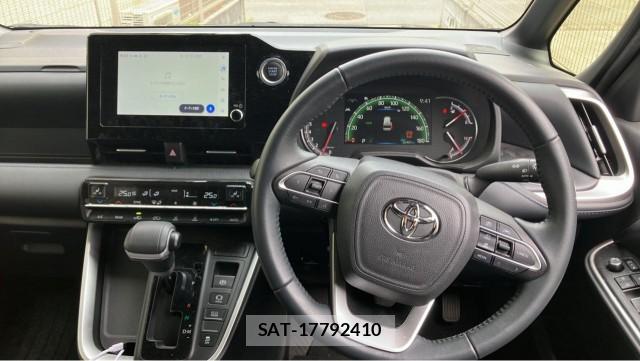 Toyota VOXY 2023-07 8281539-16