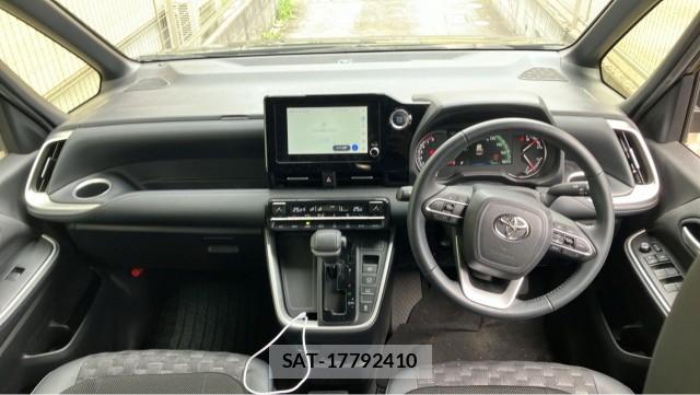 Toyota VOXY 2023-07 8281539-2