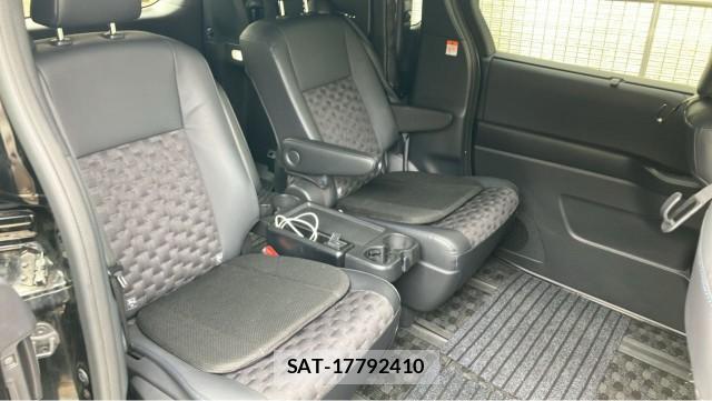 Toyota VOXY 2023-07 8281539-6