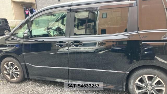 Toyota VOXY 2017-09 8281596-10