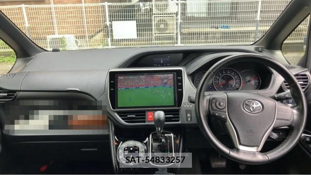 Toyota VOXY 2017-09 8281596-2