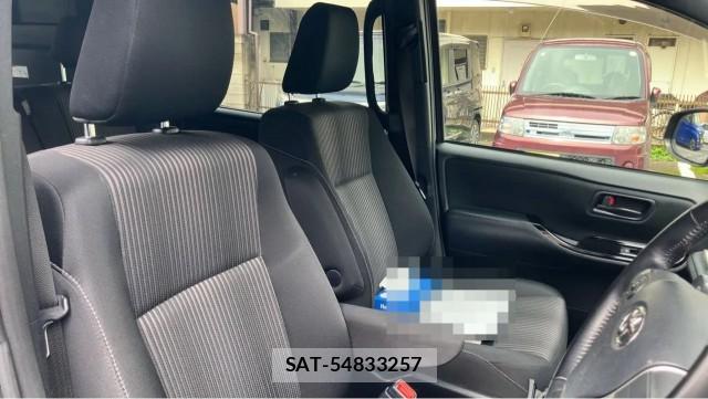 Toyota VOXY 2017-09 8281596-5