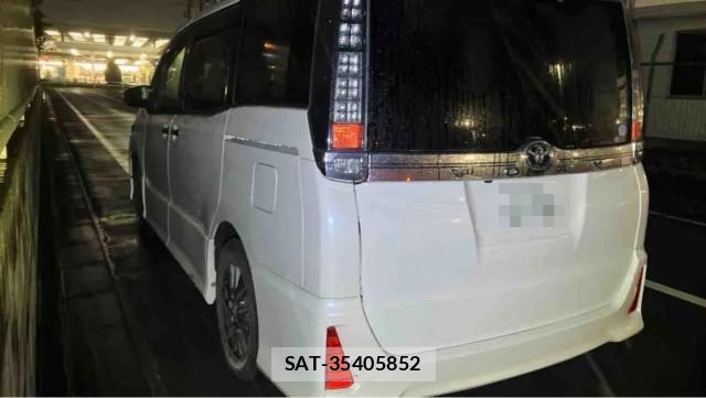 Toyota VOXY 2017-03 8281609-10