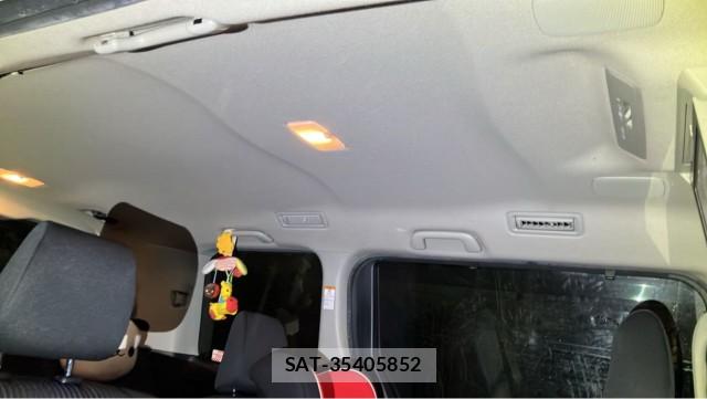 Toyota VOXY 2017-03 8281609-15