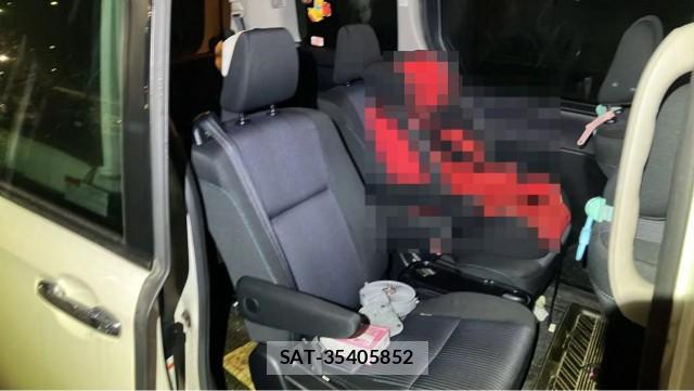Toyota VOXY 2017-03 8281609-6
