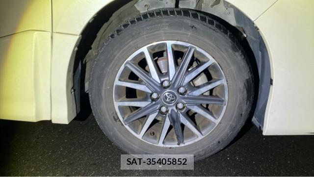 Toyota VOXY 2017-03 8281609-8