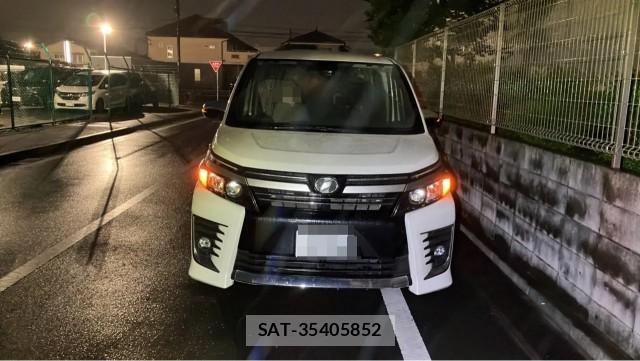 Toyota VOXY 2017-03 8281609-9