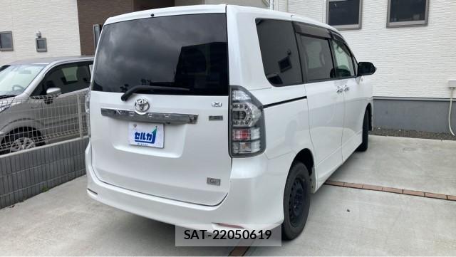 Toyota VOXY 2011-09 8281611-12