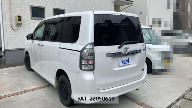 Toyota VOXY 2011-09 8281611-13