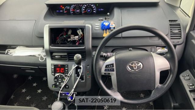 Toyota VOXY 2011-09 8281611-16