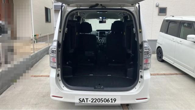 Toyota VOXY 2011-09 8281611-17