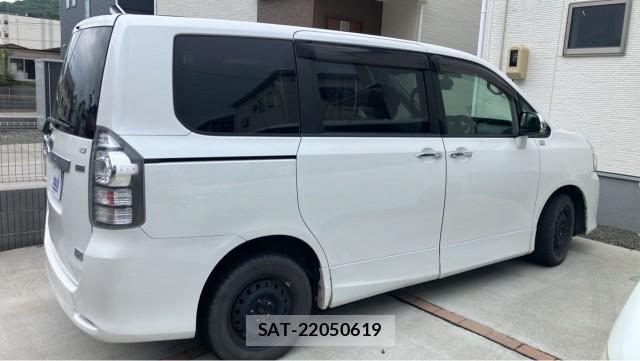 Toyota VOXY 2011-09 8281611-3