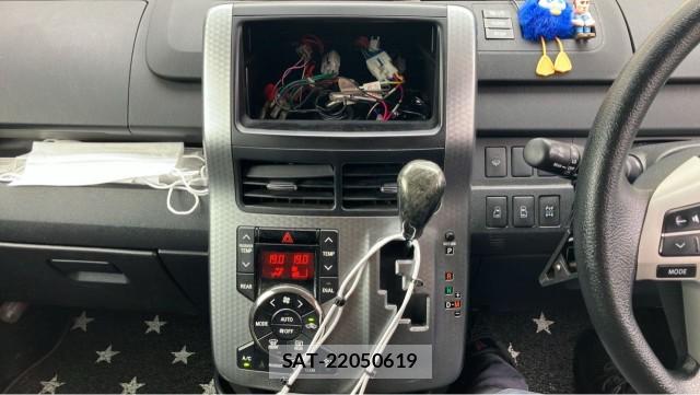 Toyota VOXY 2011-09 8281611-4