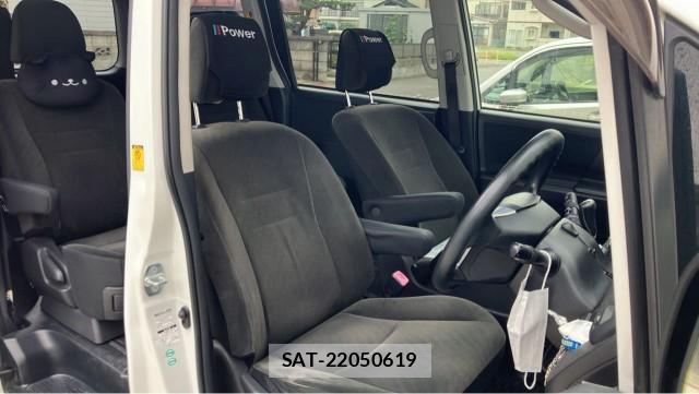 Toyota VOXY 2011-09 8281611-5