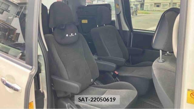 Toyota VOXY 2011-09 8281611-6