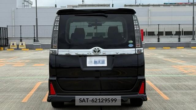 Toyota VOXY 2015-12 8281635-1