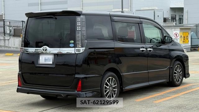 Toyota VOXY 2015-12 8281635-12