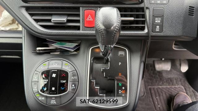 Toyota VOXY 2015-12 8281635-14