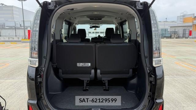 Toyota VOXY 2015-12 8281635-17
