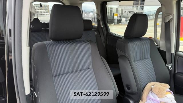 Toyota VOXY 2015-12 8281635-5