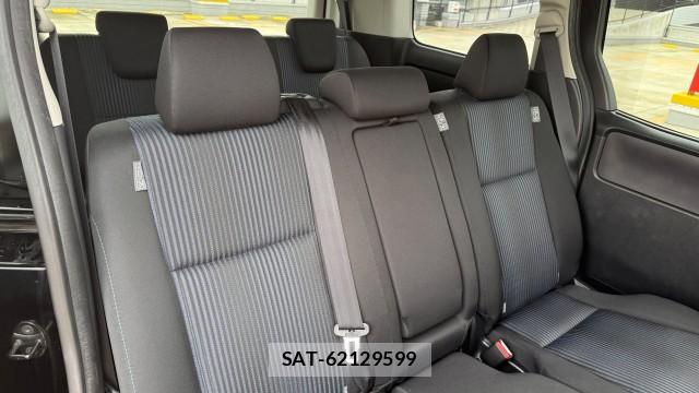 Toyota VOXY 2015-12 8281635-6