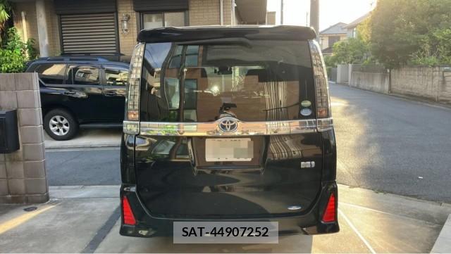 Toyota VOXY 2016-12 8281724-1