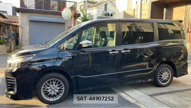 Toyota VOXY 2016-12 8281724-10