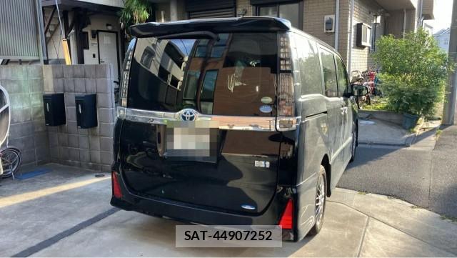 Toyota VOXY 2016-12 8281724-12