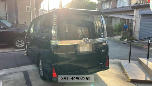 Toyota VOXY 2016-12 8281724-13