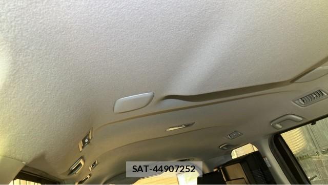 Toyota VOXY 2016-12 8281724-15