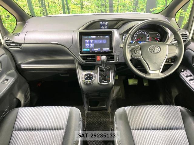 Toyota VOXY 2015-01 8281778-1