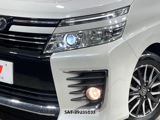 Toyota VOXY 2015-01 8281778-12